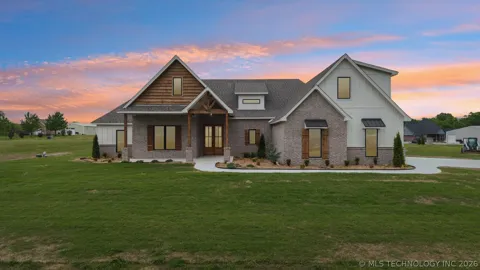 956 Blue Bird Lane