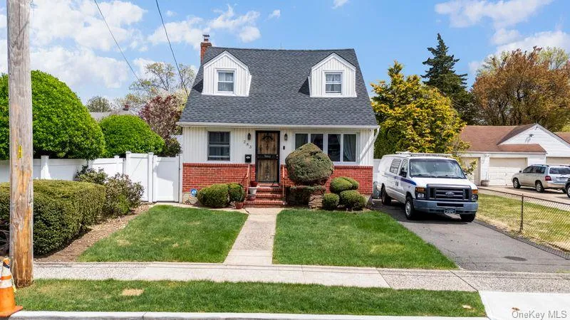 283 Hawthorne Avenue Uniondale, NY 11553