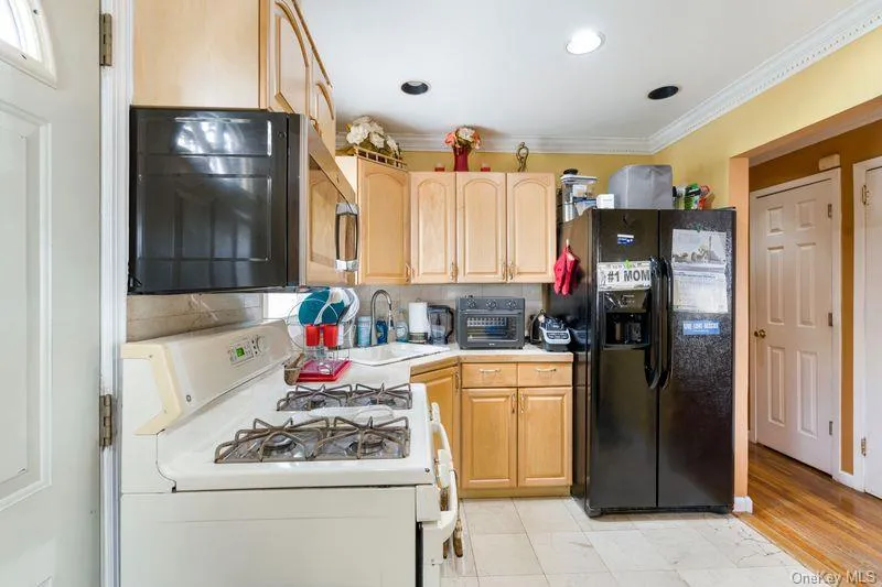 283 Hawthorne Avenue Uniondale, NY 11553