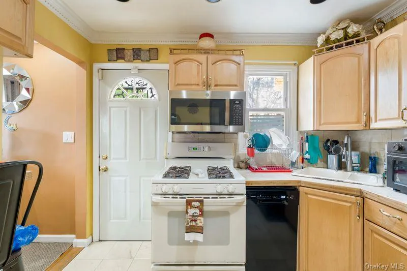 283 Hawthorne Avenue Uniondale, NY 11553
