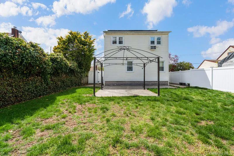 283 Hawthorne Avenue Uniondale, NY 11553