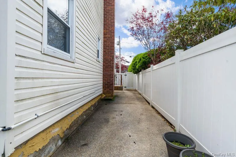 283 Hawthorne Avenue Uniondale, NY 11553