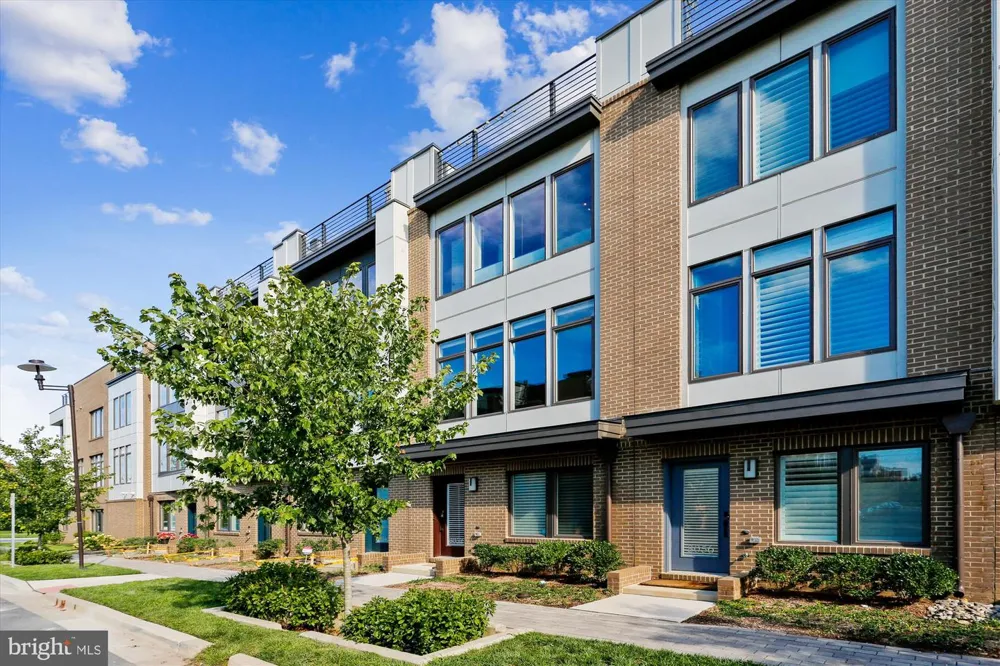 8052 RED HOOK Rockville, MD 20855