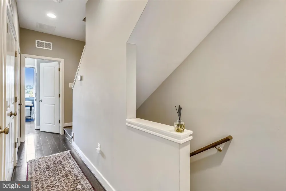 8052 RED HOOK Rockville, MD 20855