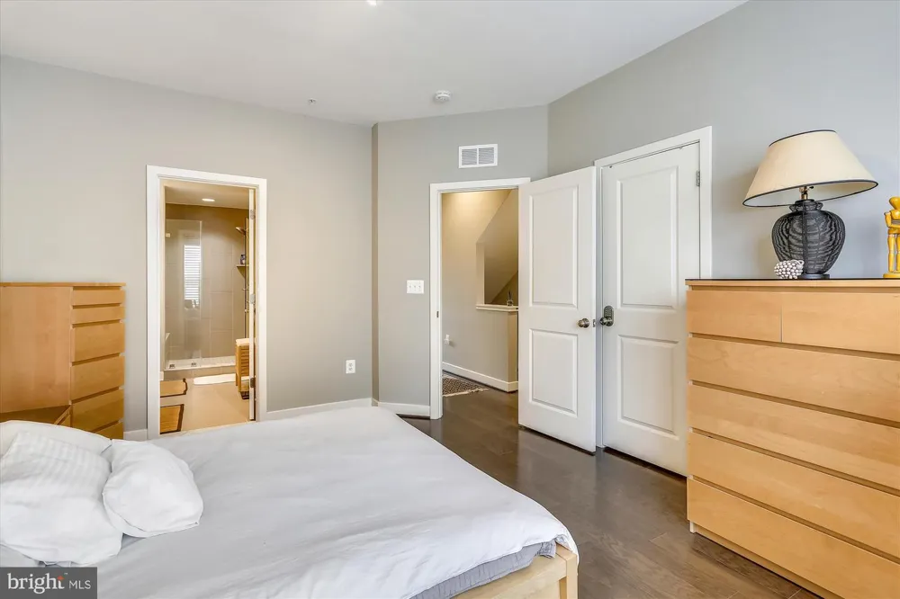 8052 RED HOOK Rockville, MD 20855