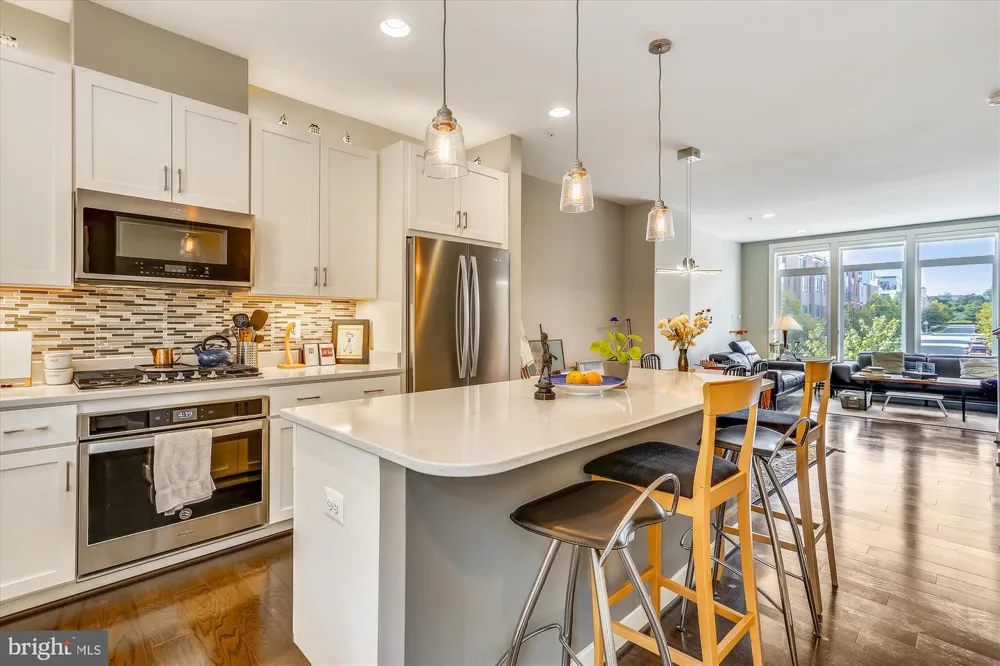 8052 RED HOOK Rockville, MD 20855