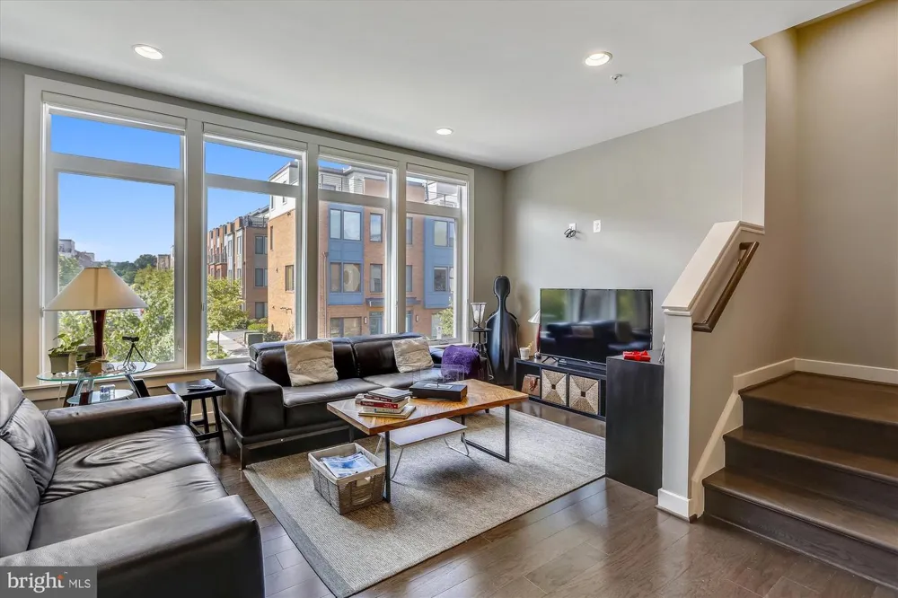 8052 RED HOOK Rockville, MD 20855