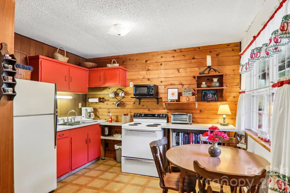 28 Mull Cove Road Maggie Valley, NC 28751