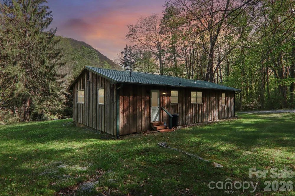 28 Mull Cove Road Maggie Valley, NC 28751