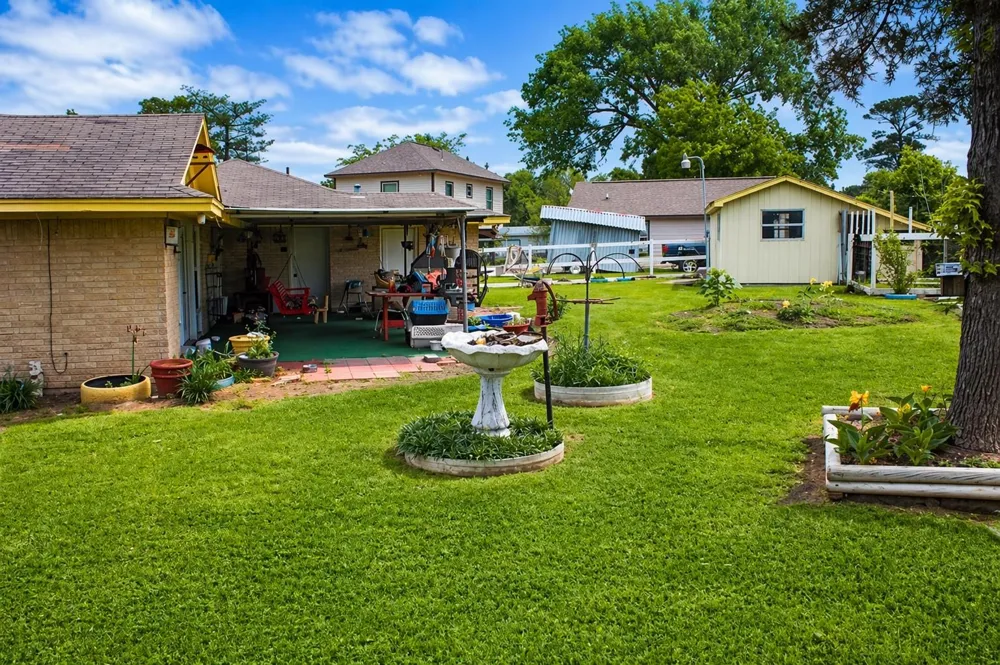 206 Riverside Street Highlands, TX 77562
