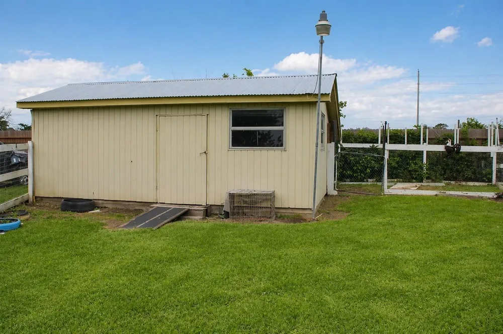 206 Riverside Street Highlands, TX 77562