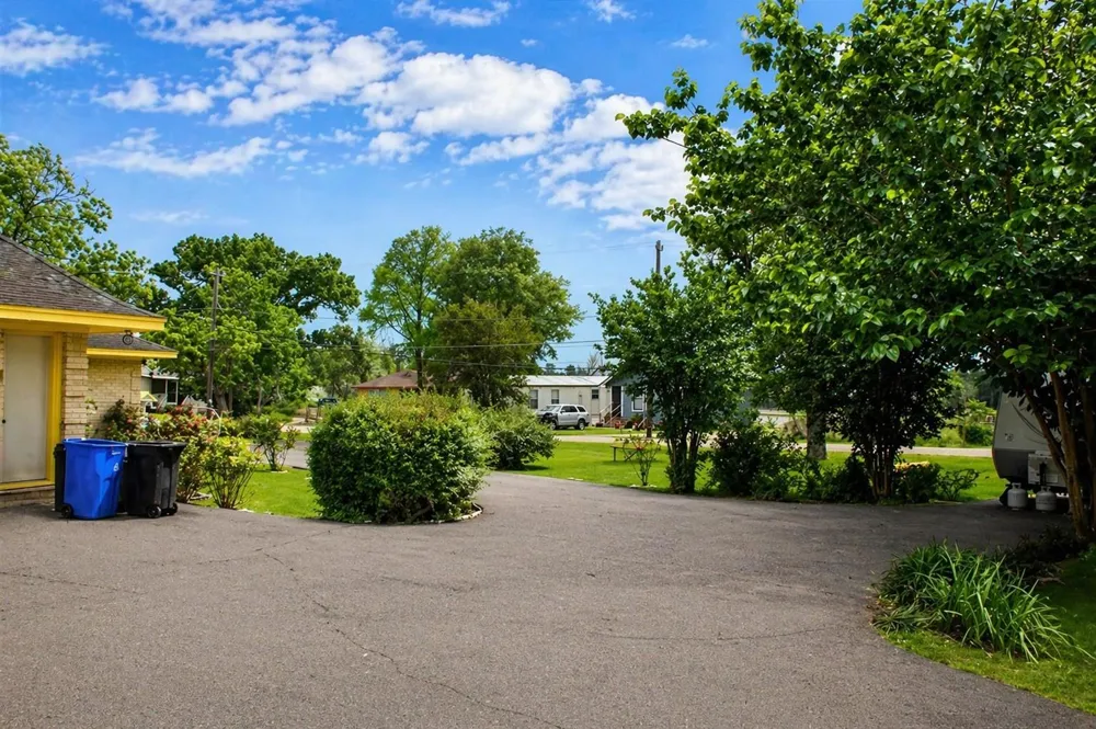 206 Riverside Street Highlands, TX 77562