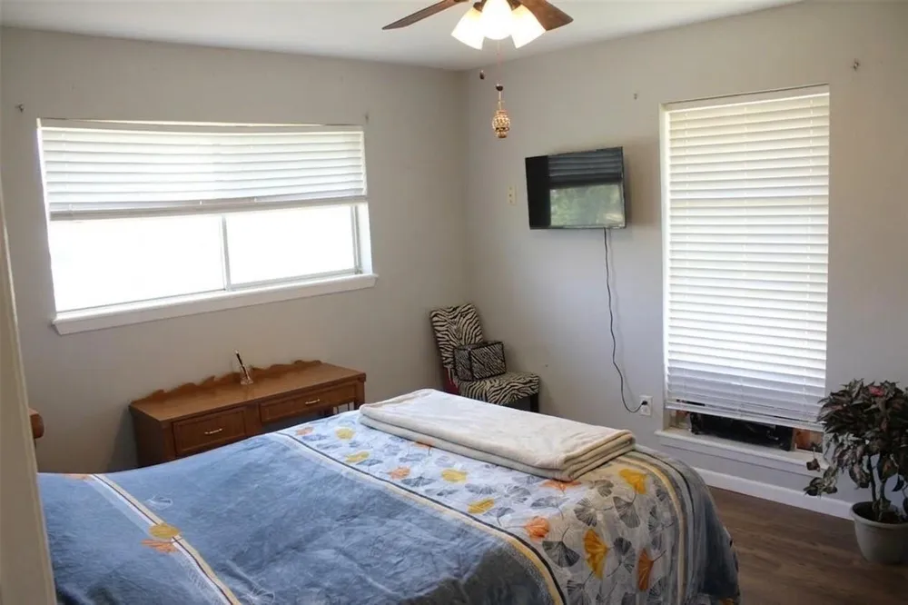 206 Riverside Street Highlands, TX 77562