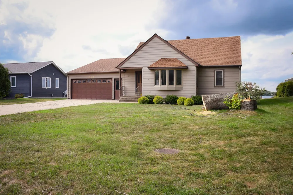 1532 S Shore Drive Worthington, MN 56187