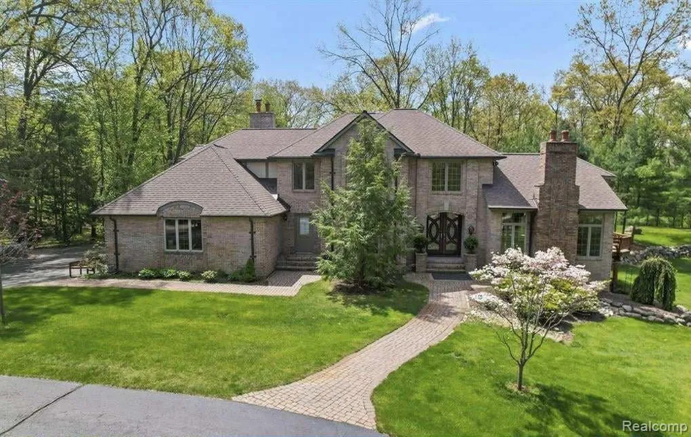 561 Valley Drive Milford Charter Township, MI 48381