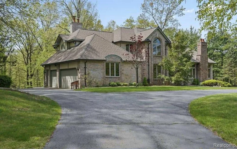 561 Valley Drive Milford Charter Township, MI 48381