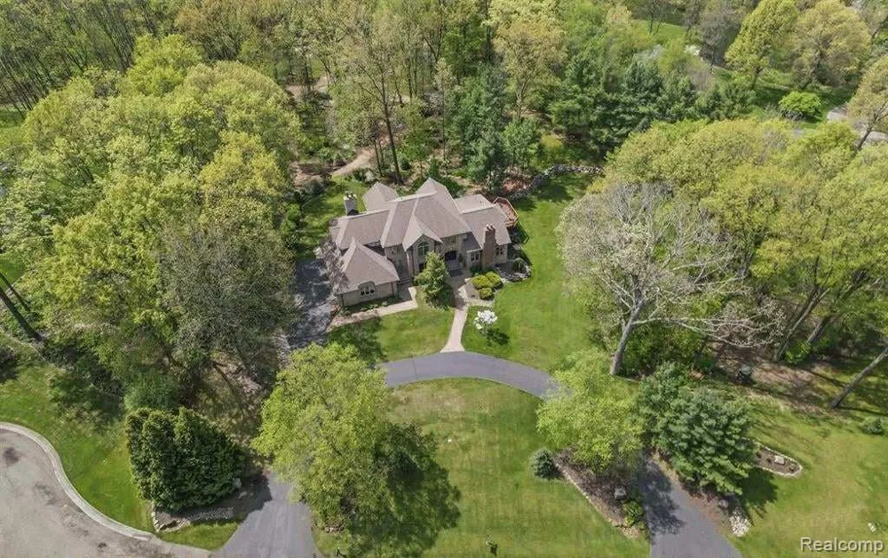 561 Valley Drive Milford Charter Township, MI 48381