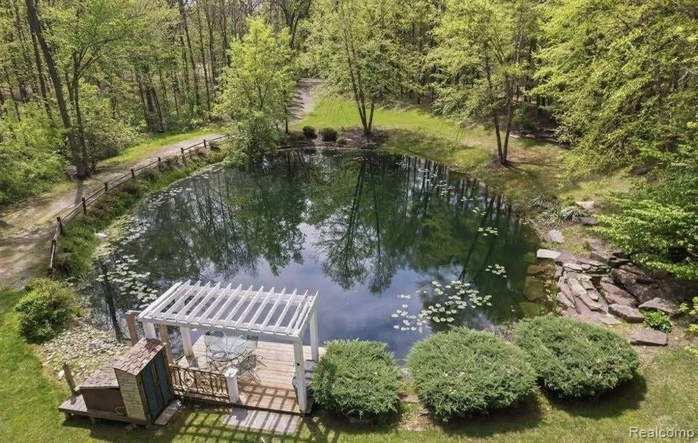 561 Valley Drive Milford Charter Township, MI 48381