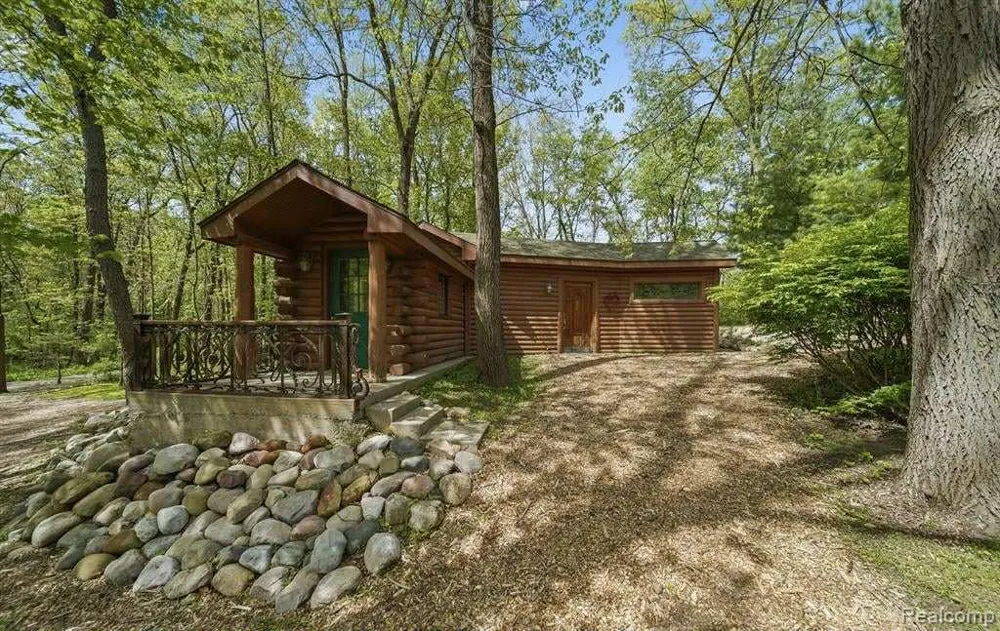 561 Valley Drive Milford Charter Township, MI 48381