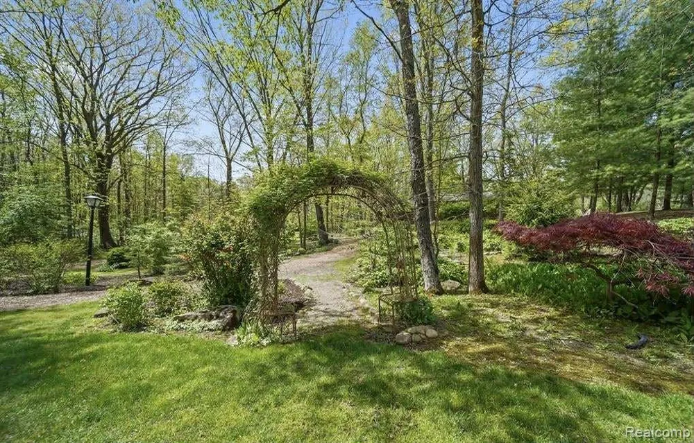 561 Valley Drive Milford Charter Township, MI 48381