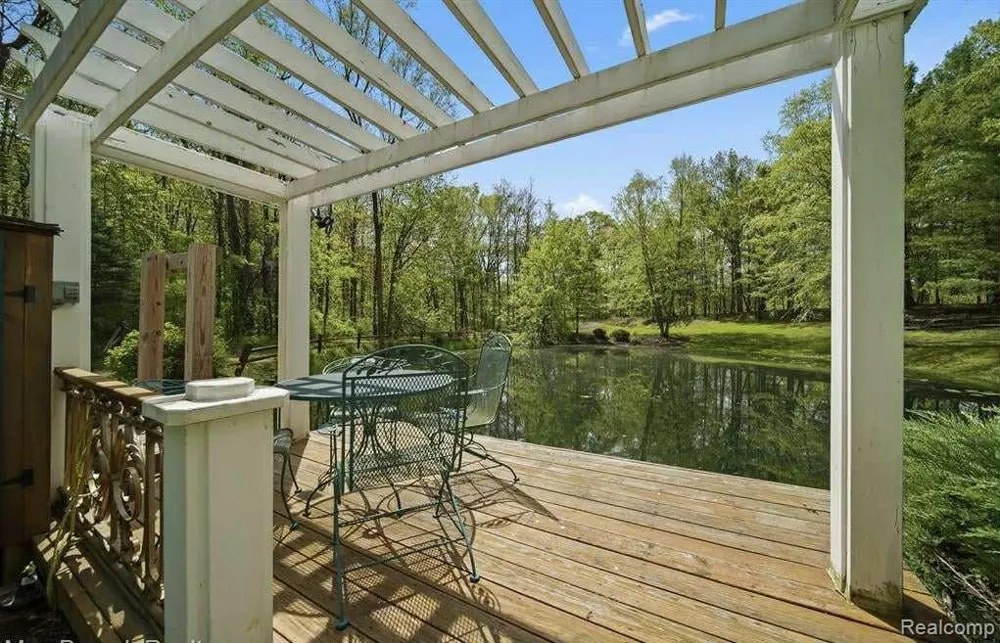 561 Valley Drive Milford Charter Township, MI 48381