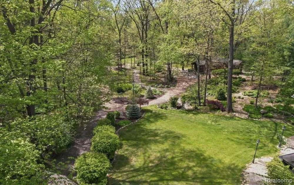 561 Valley Drive Milford Charter Township, MI 48381