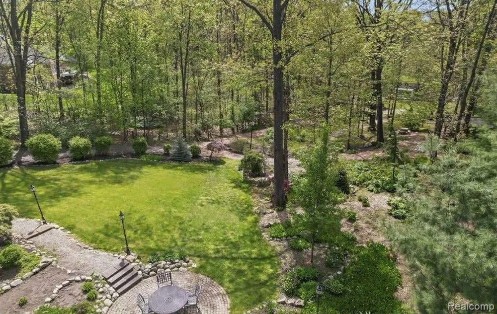 561 Valley Drive Milford Charter Township, MI 48381