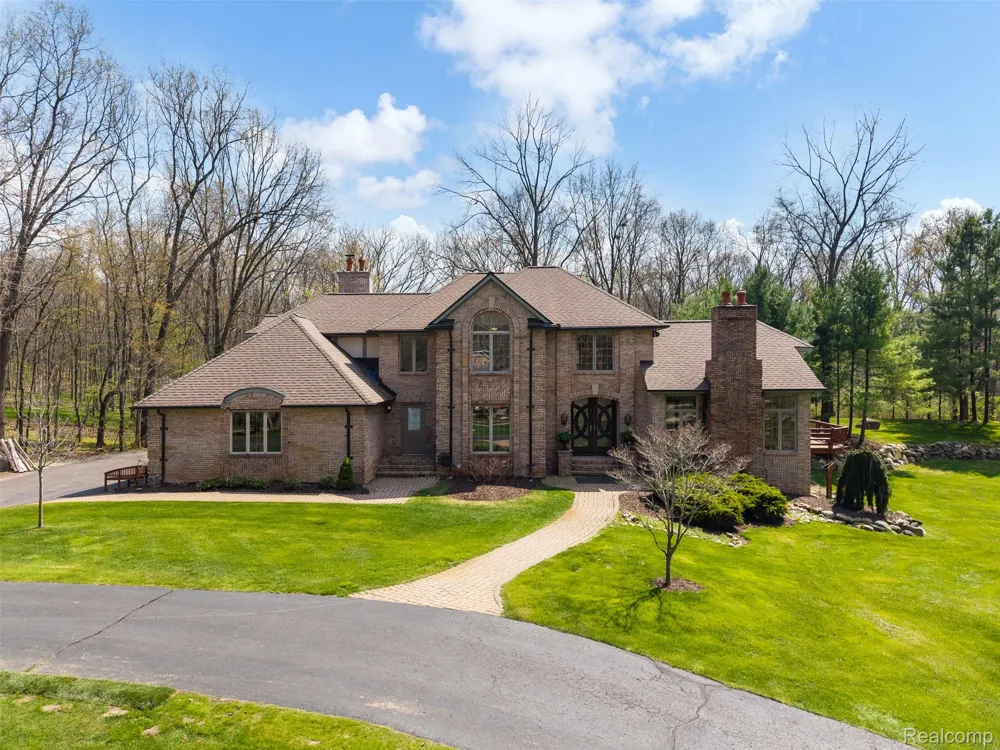 561 Valley Drive Milford Charter Township, MI 48381