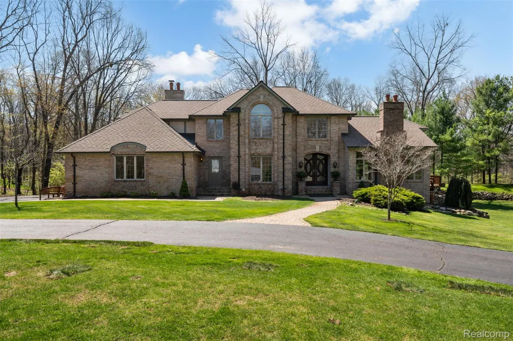 561 Valley Drive Milford Charter Township, MI 48381