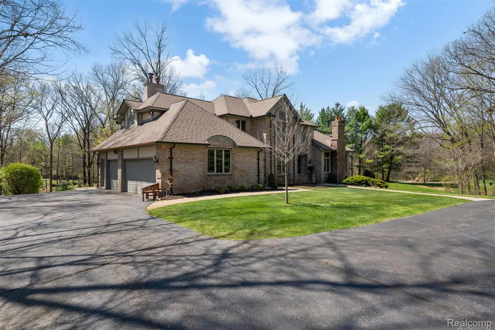 561 Valley Drive Milford Charter Township, MI 48381