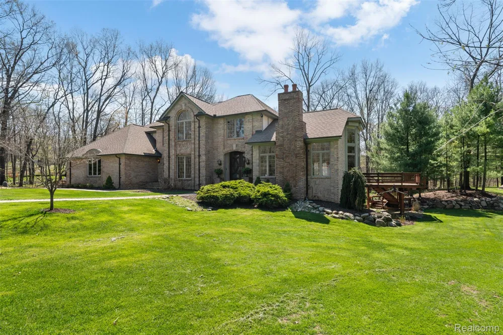 561 Valley Drive Milford Charter Township, MI 48381
