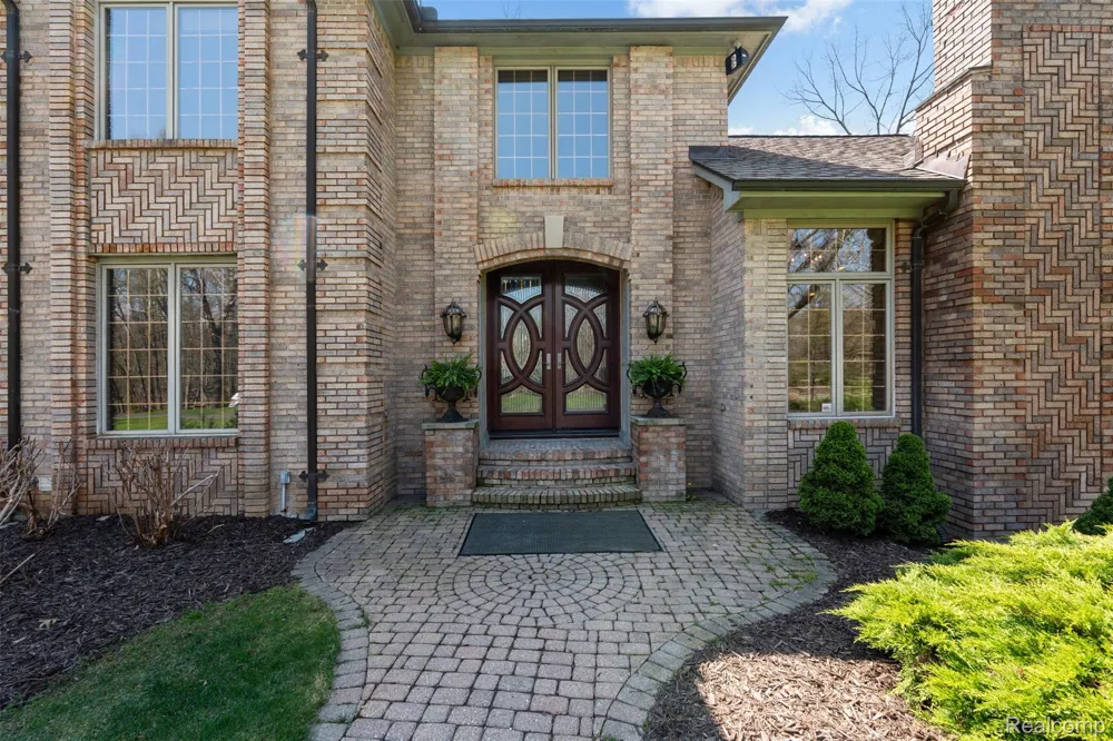 561 Valley Drive Milford Charter Township, MI 48381
