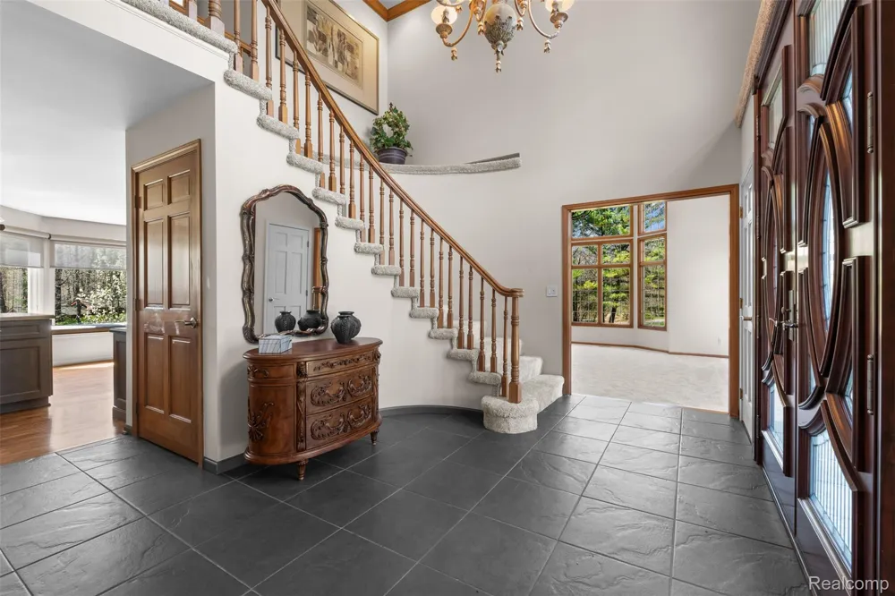 561 Valley Drive Milford Charter Township, MI 48381