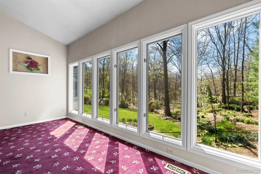 561 Valley Drive Milford Charter Township, MI 48381