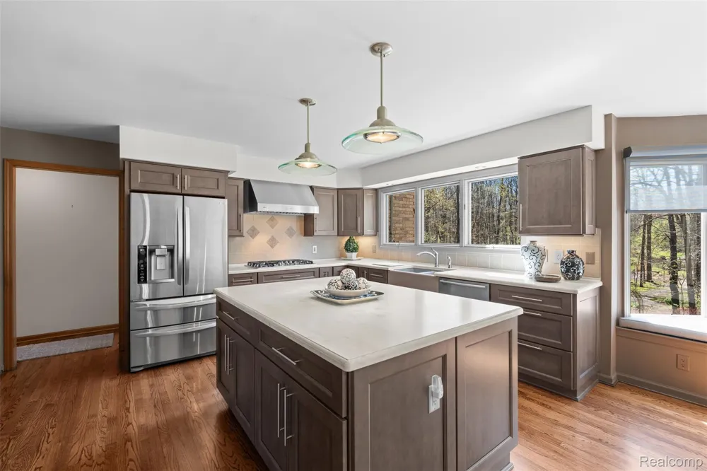 561 Valley Drive Milford Charter Township, MI 48381