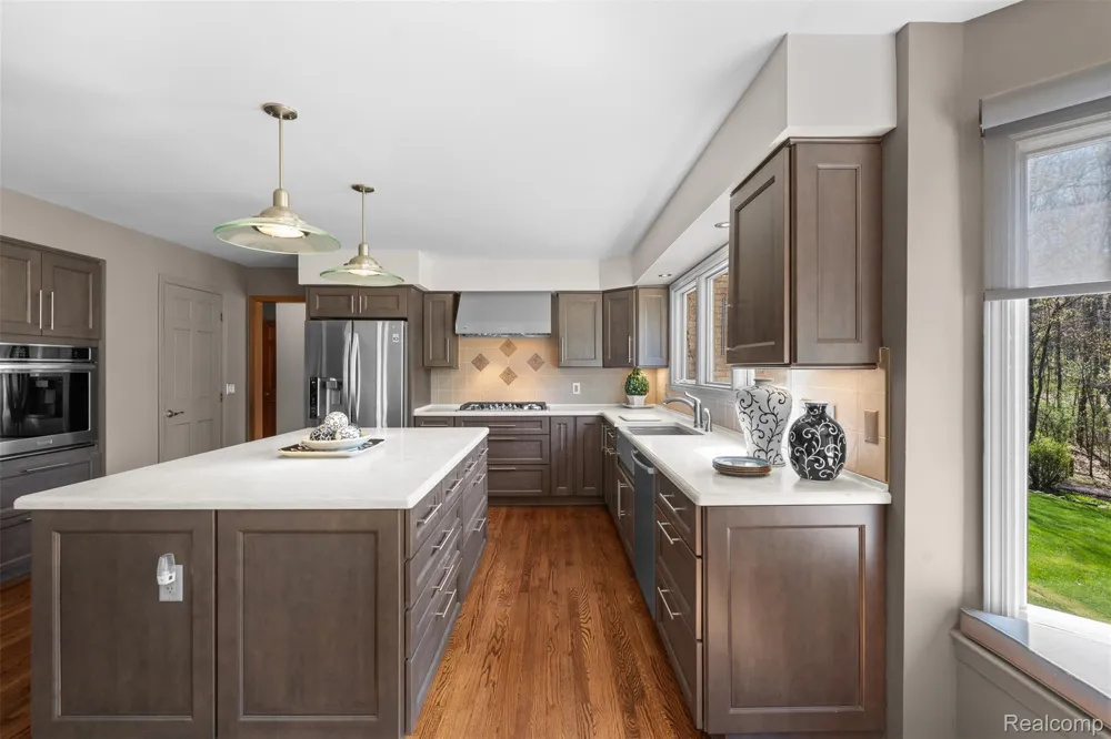 561 Valley Drive Milford Charter Township, MI 48381