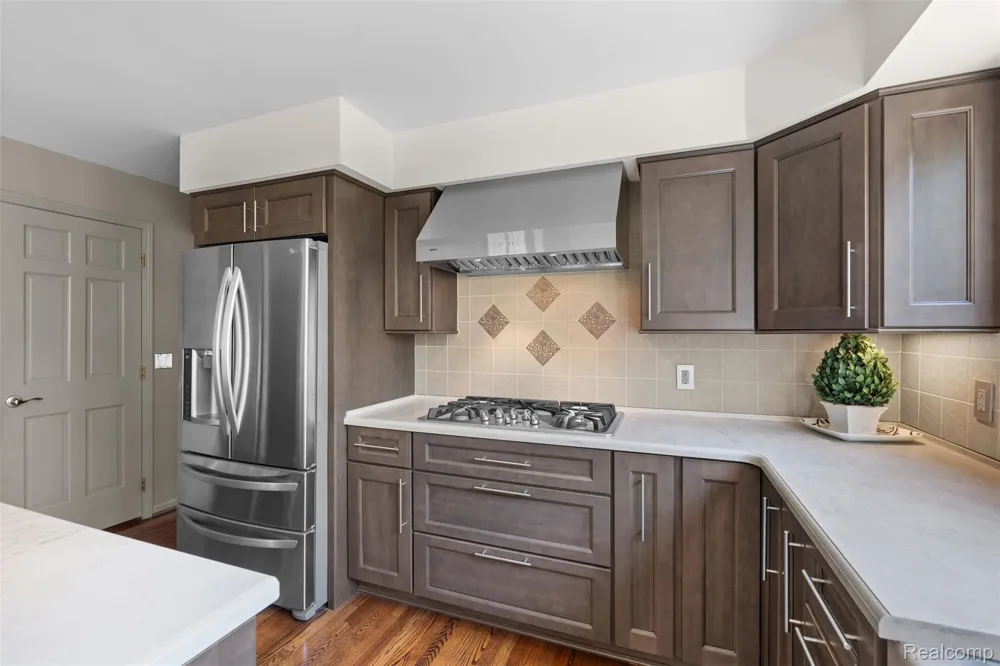 561 Valley Drive Milford Charter Township, MI 48381