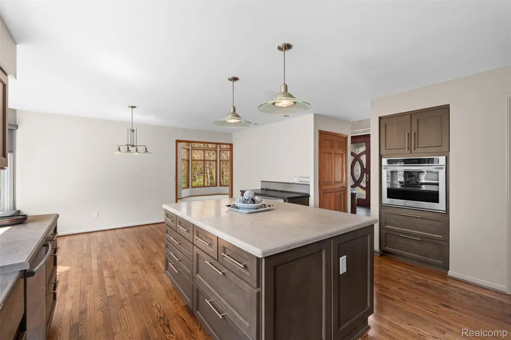 561 Valley Drive Milford Charter Township, MI 48381