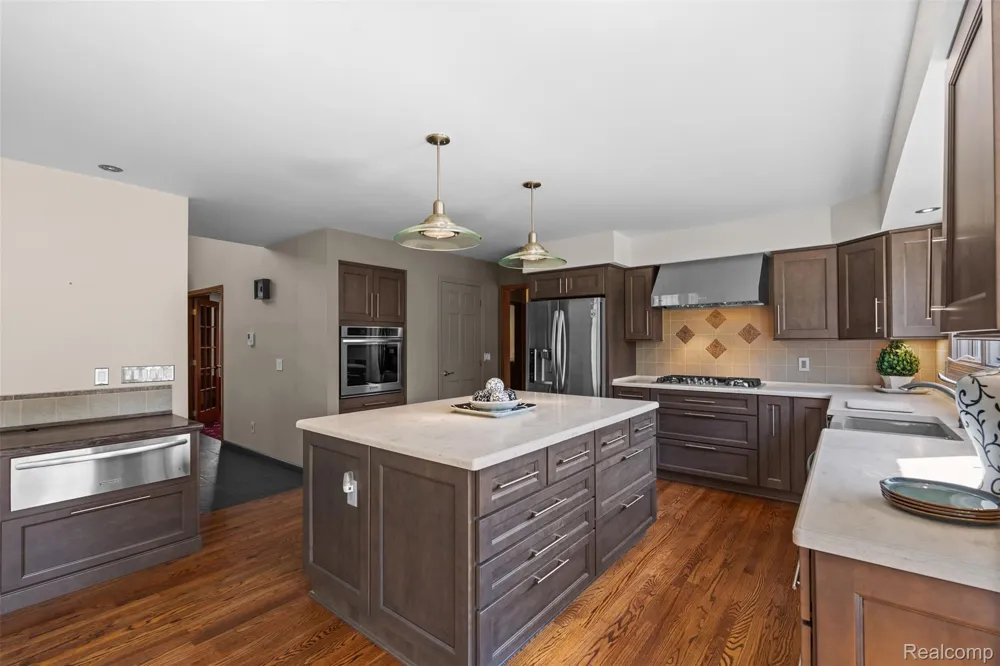 561 Valley Drive Milford Charter Township, MI 48381