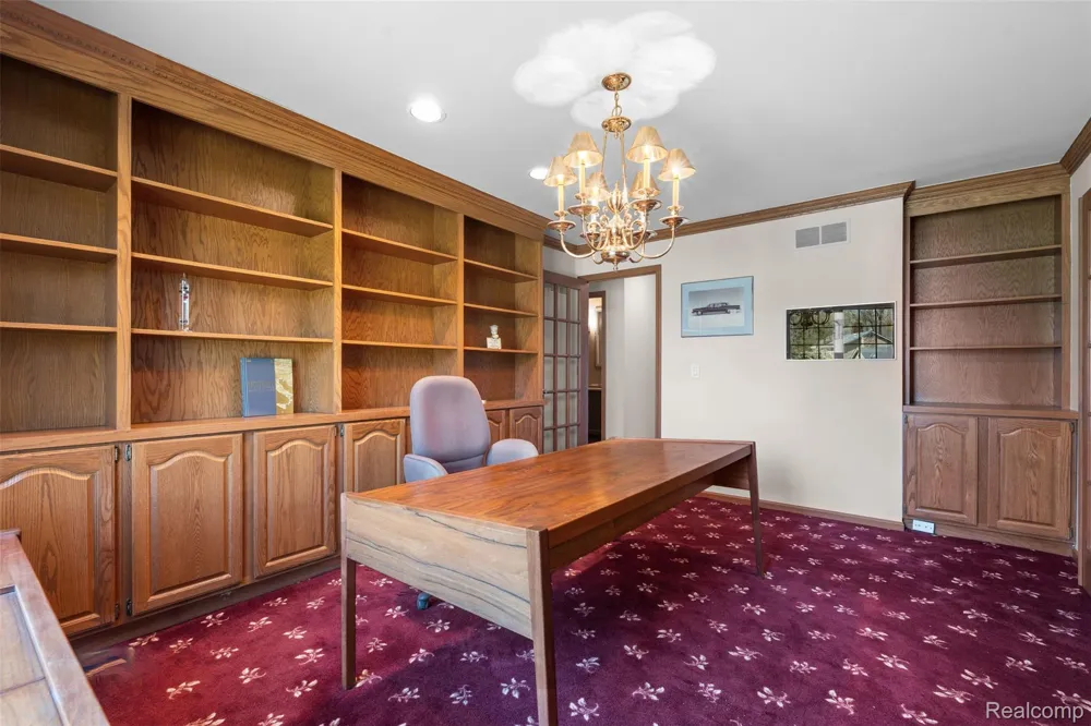 561 Valley Drive Milford Charter Township, MI 48381