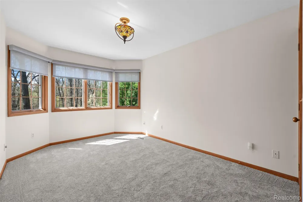 561 Valley Drive Milford Charter Township, MI 48381