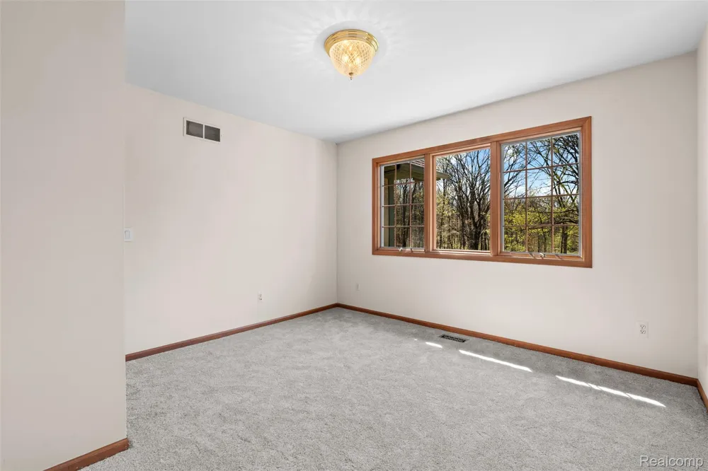 561 Valley Drive Milford Charter Township, MI 48381