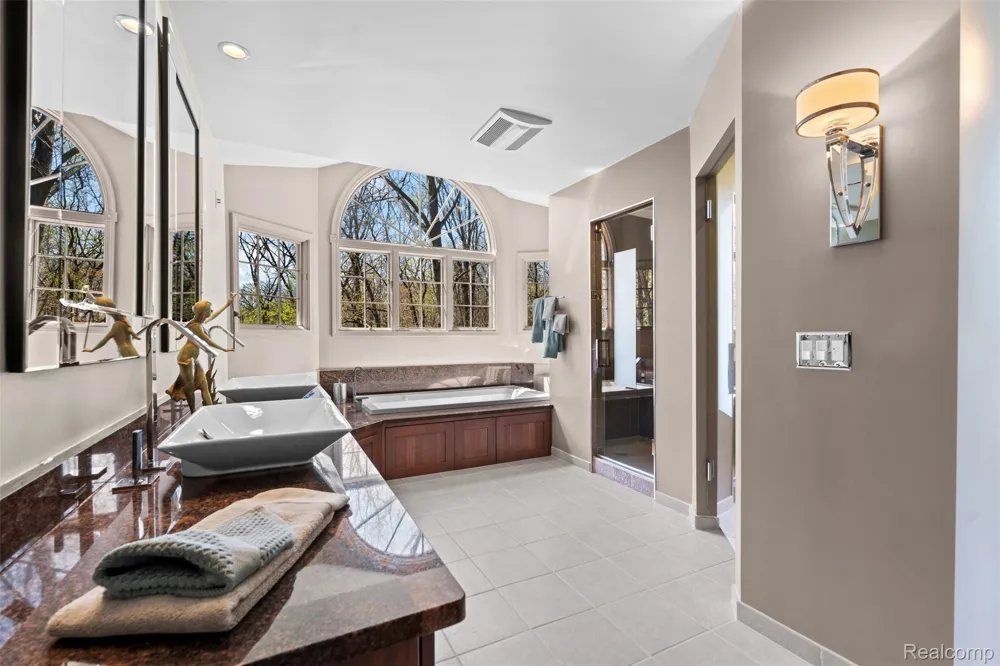 561 Valley Drive Milford Charter Township, MI 48381