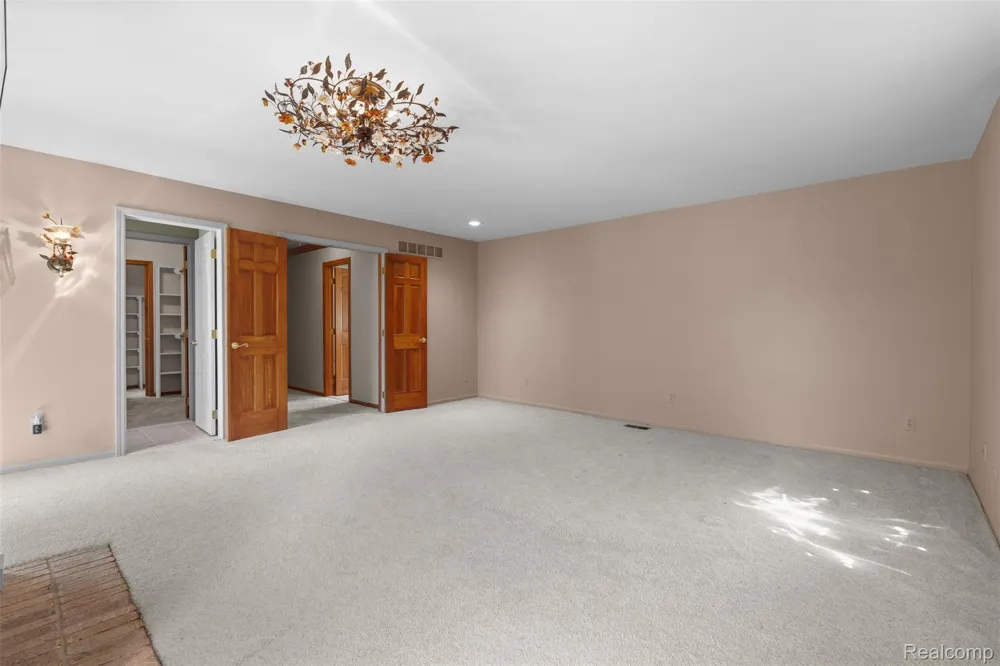561 Valley Drive Milford Charter Township, MI 48381