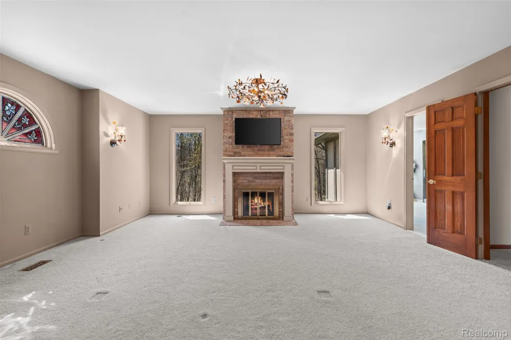 561 Valley Drive Milford Charter Township, MI 48381