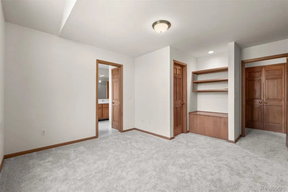 561 Valley Drive Milford Charter Township, MI 48381