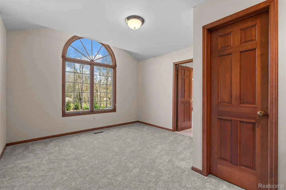 561 Valley Drive Milford Charter Township, MI 48381