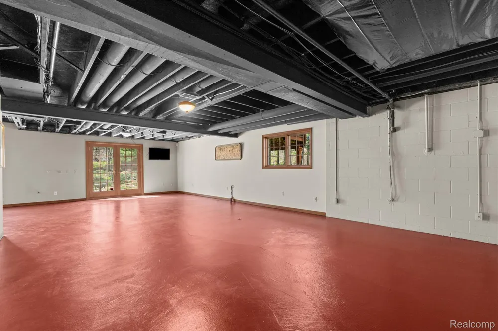 561 Valley Drive Milford Charter Township, MI 48381