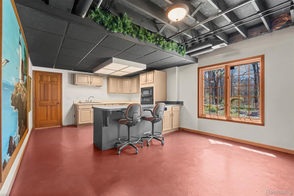 561 Valley Drive Milford Charter Township, MI 48381