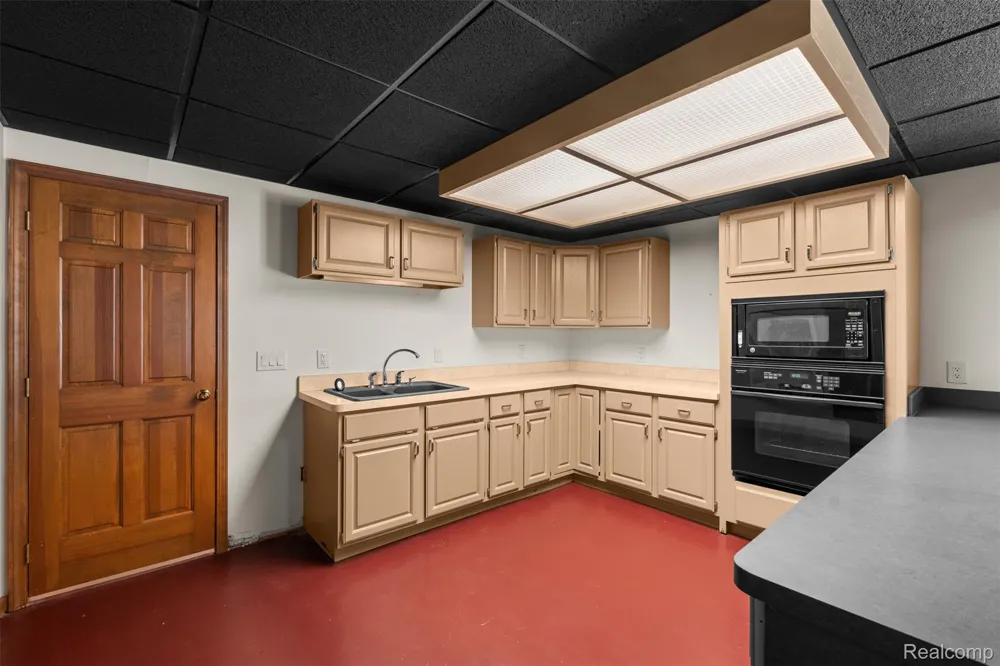 561 Valley Drive Milford Charter Township, MI 48381